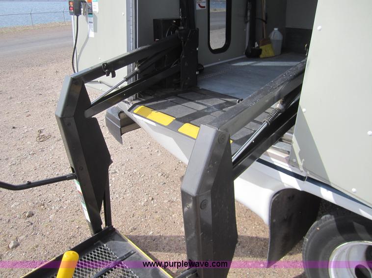 image for item 2982 2001 Chevrolet Express G3500 transit bus