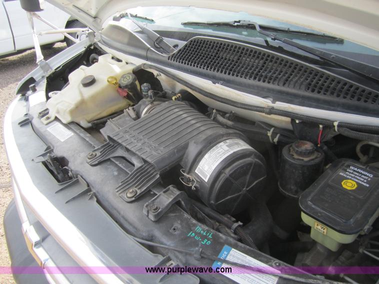 image for item 2982 2001 Chevrolet Express G3500 transit bus