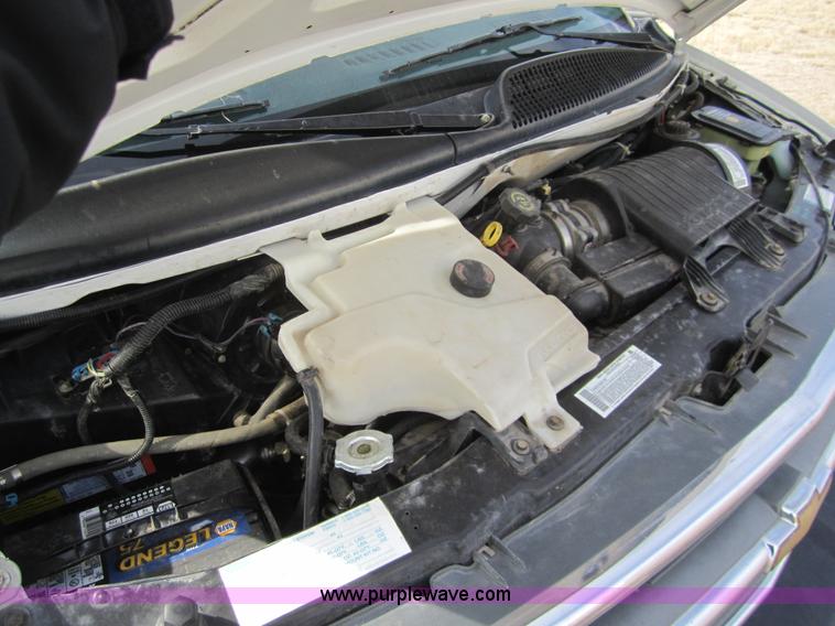 image for item 2982 2001 Chevrolet Express G3500 transit bus