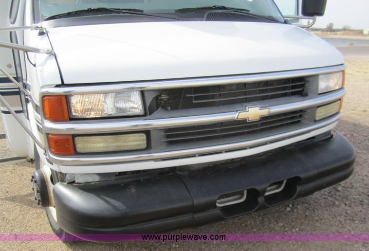 image for item 2982 2001 Chevrolet Express G3500 transit bus