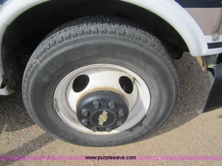 image for item 2982 2001 Chevrolet Express G3500 transit bus