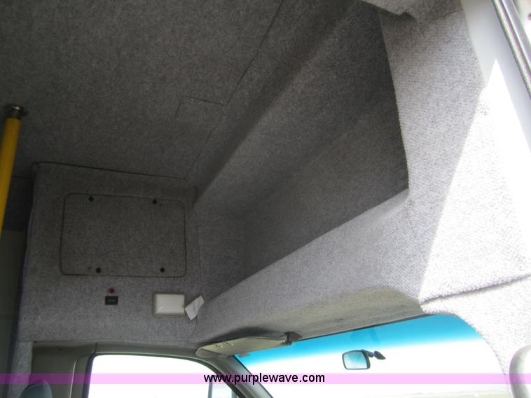 image for item 2982 2001 Chevrolet Express G3500 transit bus