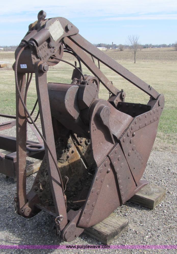 image for item 4100 Owen clamshell bucket