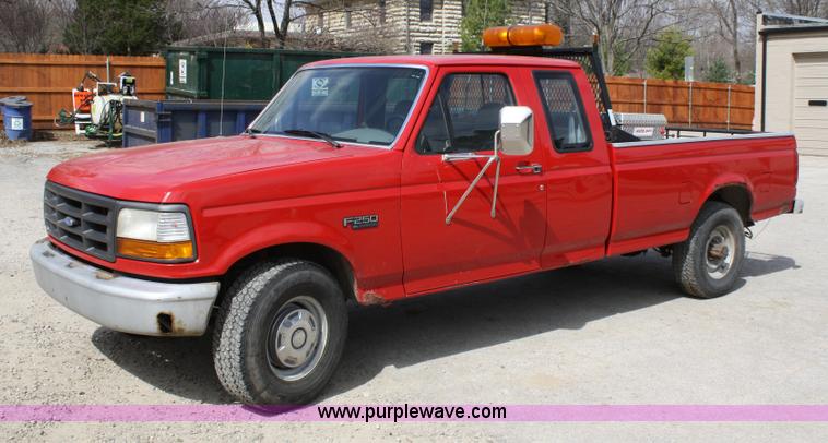 image for item 5039 1995 Ford F250 XL extended cab pickup truck