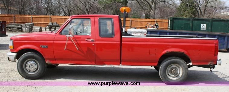 image for item 5039 1995 Ford F250 XL extended cab pickup truck