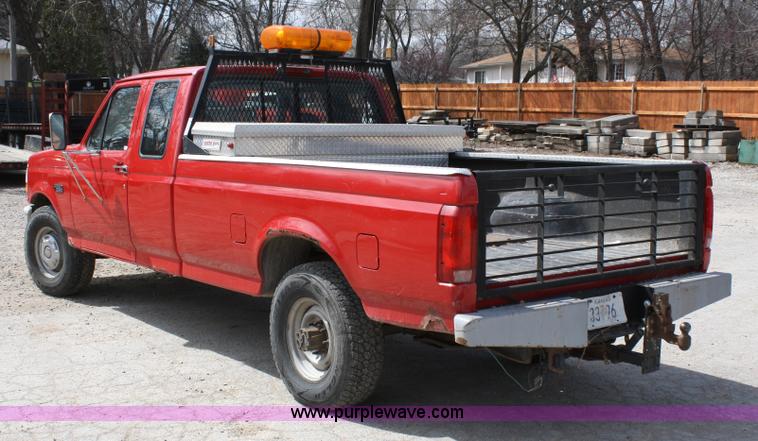 image for item 5039 1995 Ford F250 XL extended cab pickup truck