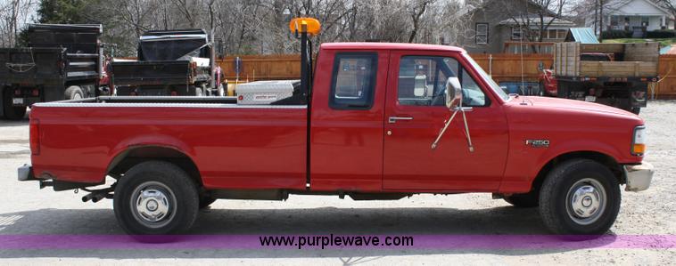 image for item 5039 1995 Ford F250 XL extended cab pickup truck