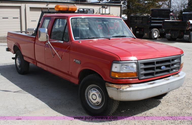image for item 5039 1995 Ford F250 XL extended cab pickup truck