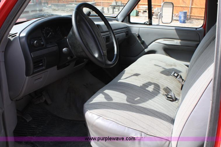 image for item 5039 1995 Ford F250 XL extended cab pickup truck