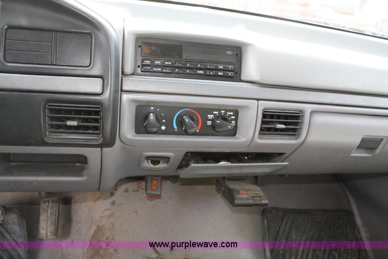 image for item 5039 1995 Ford F250 XL extended cab pickup truck