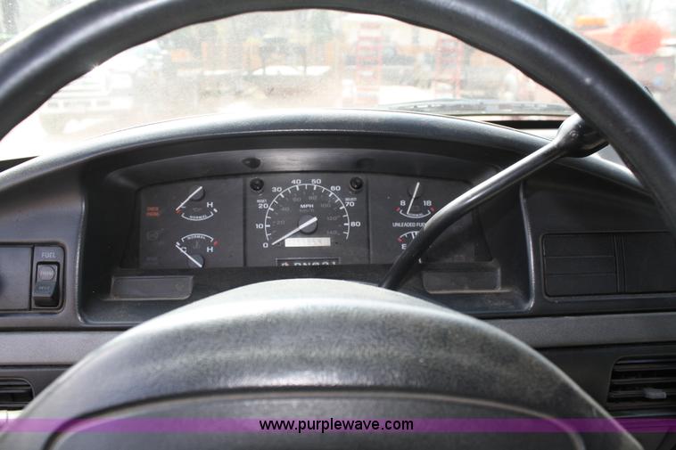 image for item 5039 1995 Ford F250 XL extended cab pickup truck