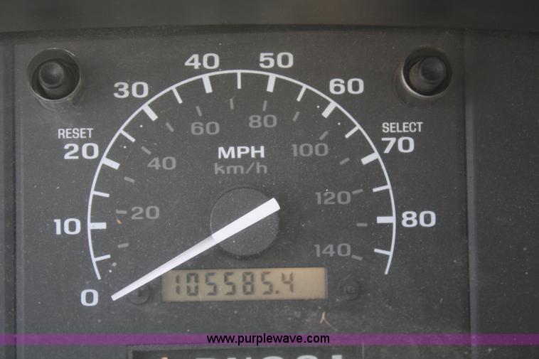 image for item 5039 1995 Ford F250 XL extended cab pickup truck