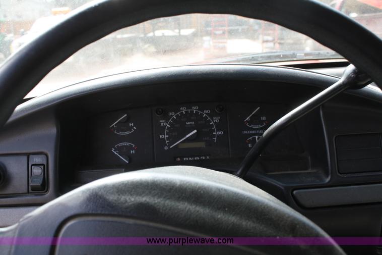 image for item 5039 1995 Ford F250 XL extended cab pickup truck