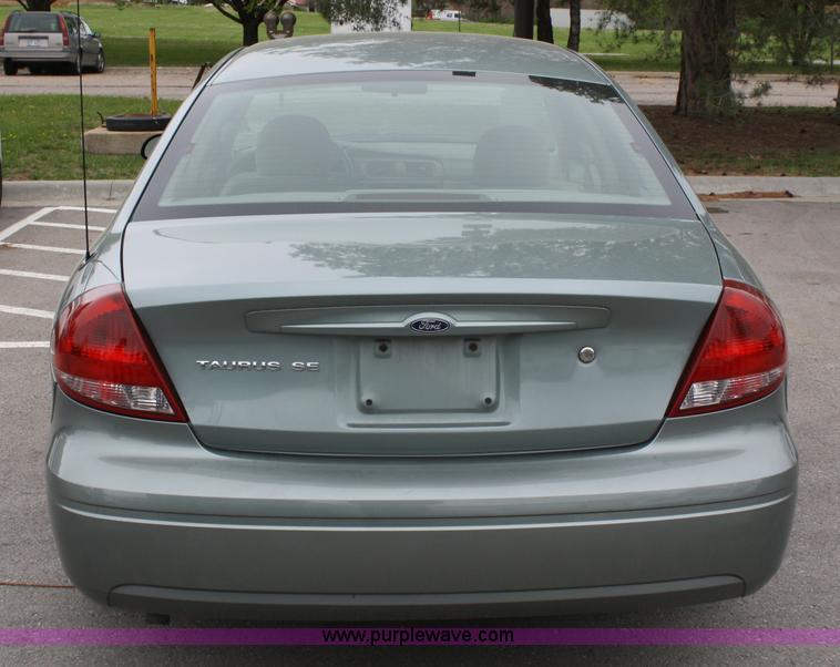 image for item 5095 2007 Ford Taurus SE