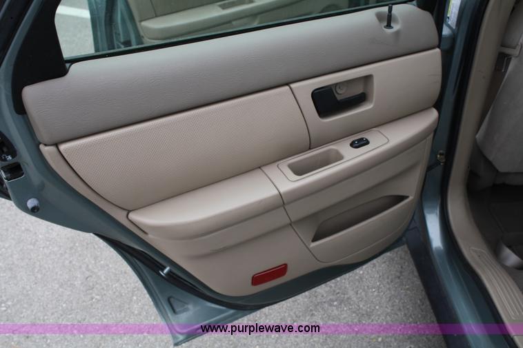 image for item 5095 2007 Ford Taurus SE