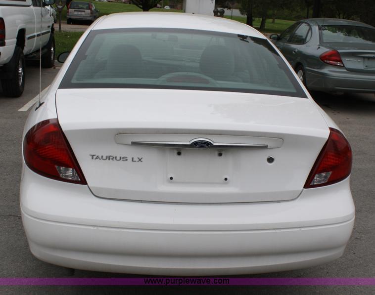 image for item 5096 2001 Ford Taurus LE