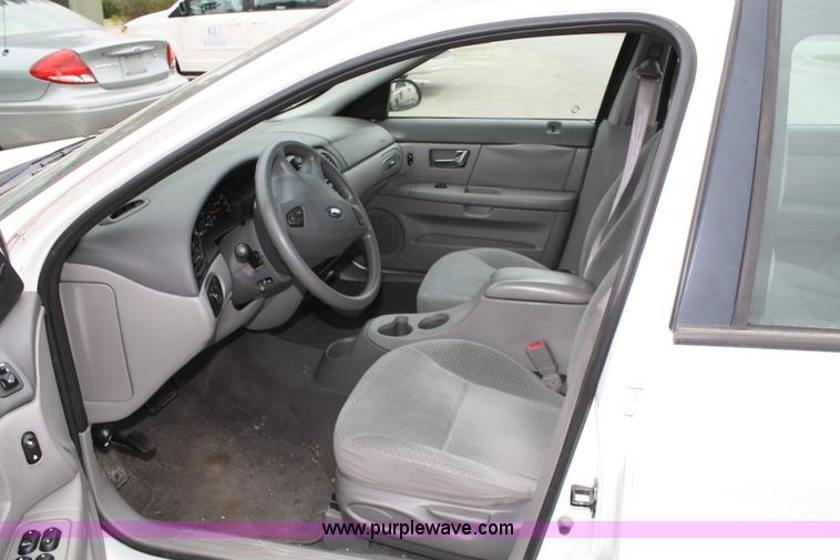 image for item 5096 2001 Ford Taurus LE