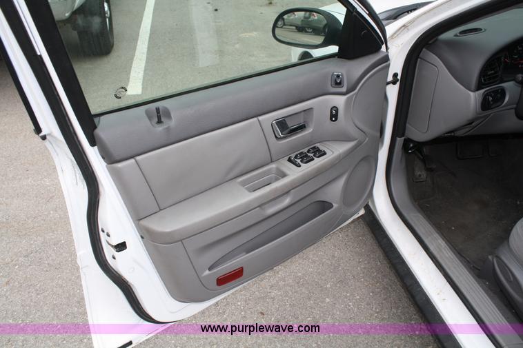 image for item 5096 2001 Ford Taurus LE