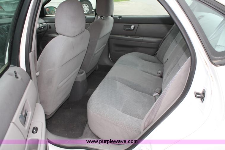 image for item 5096 2001 Ford Taurus LE