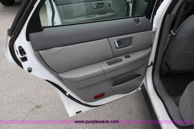 image for item 5096 2001 Ford Taurus LE
