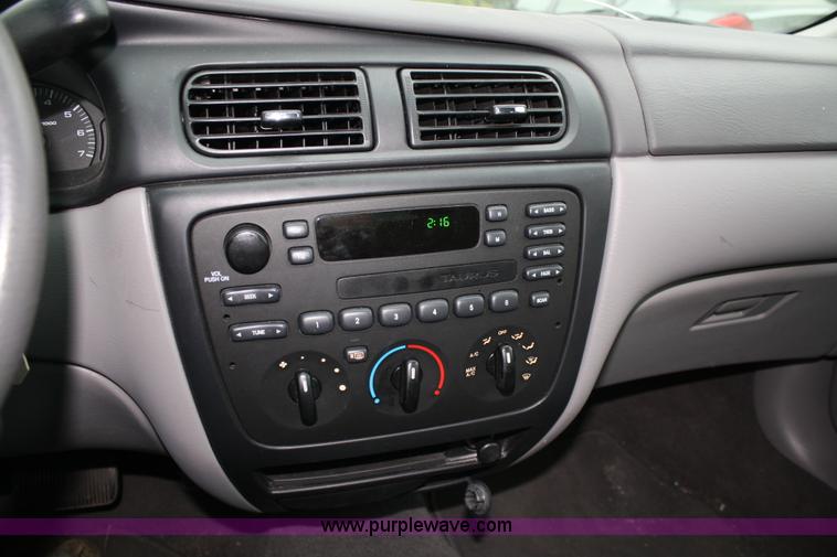 image for item 5096 2001 Ford Taurus LE