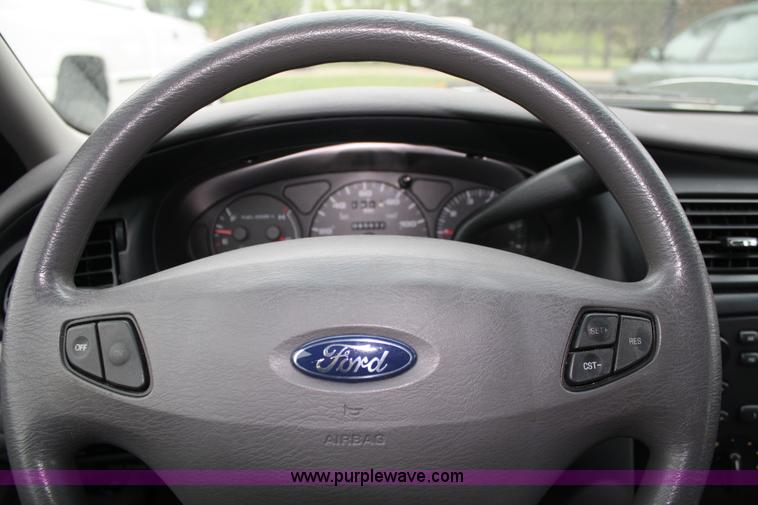 image for item 5096 2001 Ford Taurus LE