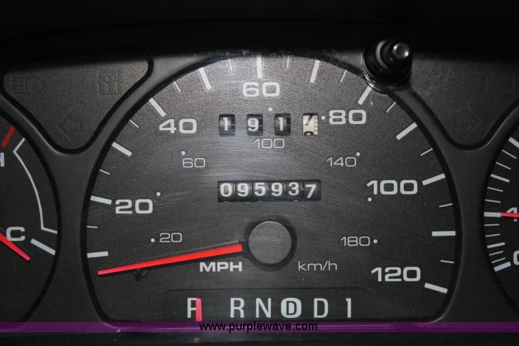 image for item 5096 2001 Ford Taurus LE