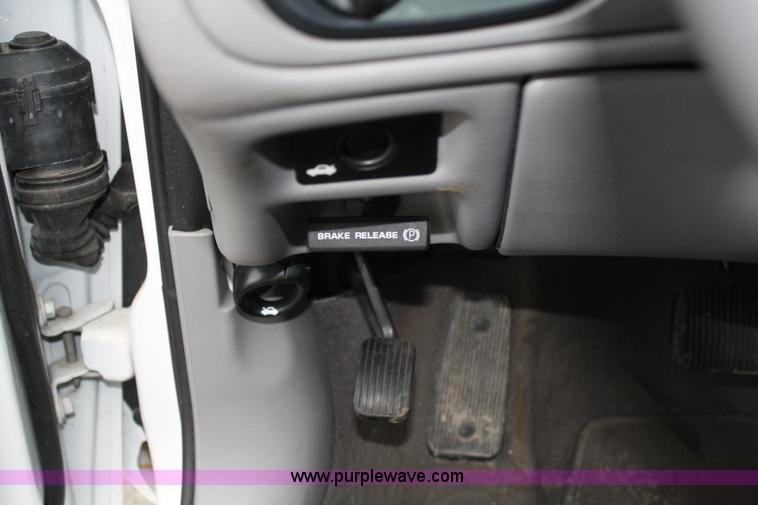 image for item 5096 2001 Ford Taurus LE