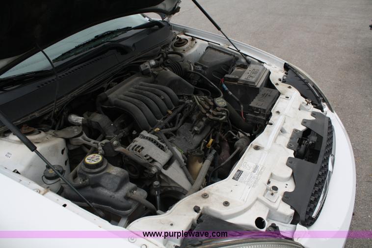 image for item 5096 2001 Ford Taurus LE