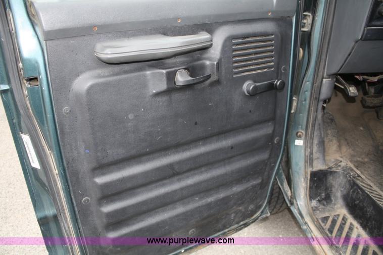 image for item 5099 1996 Ford Club Wagon E350 12 passenger van