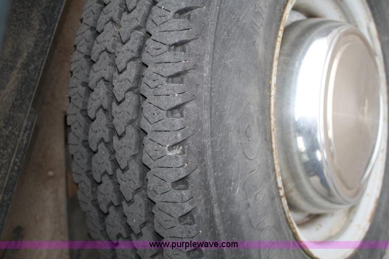 image for item 5099 1996 Ford Club Wagon E350 12 passenger van