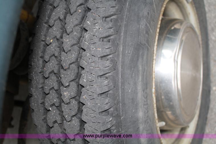 image for item 5099 1996 Ford Club Wagon E350 12 passenger van