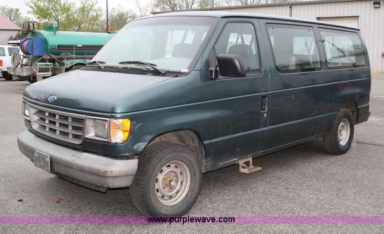 image for item 5100 1996 Ford Club Wagon E150 van
