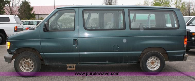 image for item 5100 1996 Ford Club Wagon E150 van