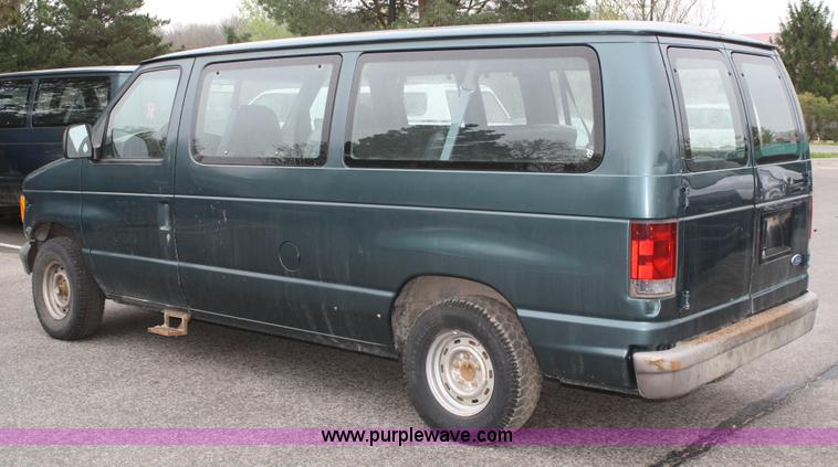 image for item 5100 1996 Ford Club Wagon E150 van
