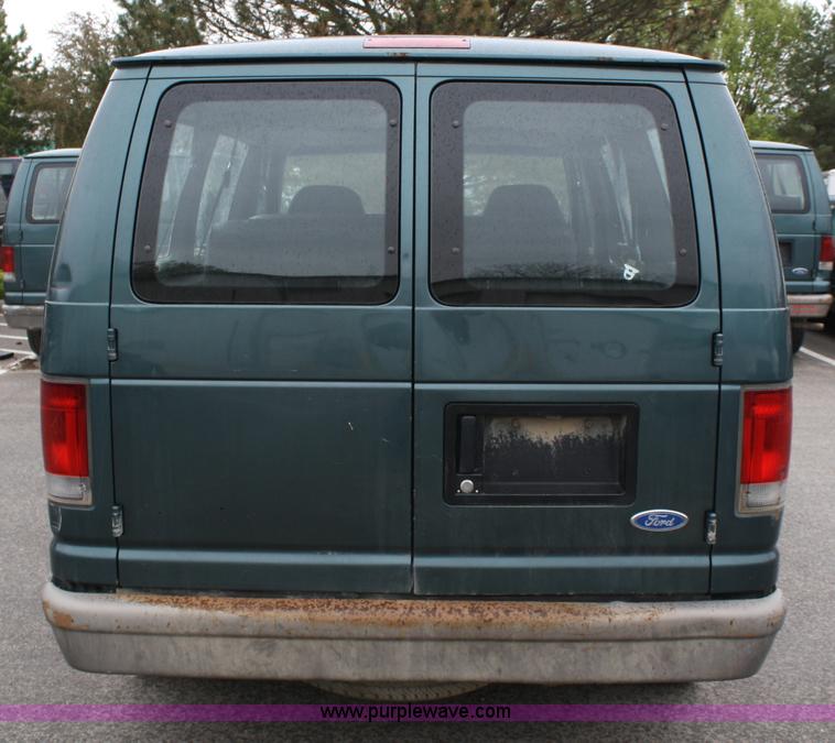 image for item 5100 1996 Ford Club Wagon E150 van