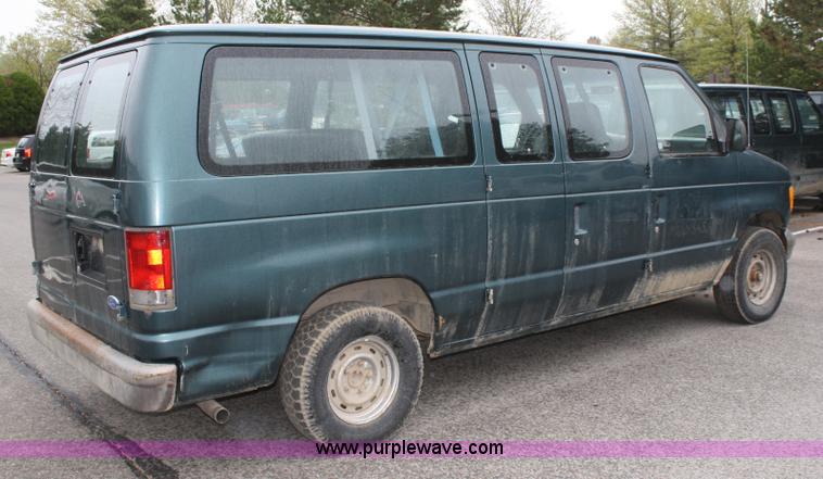 image for item 5100 1996 Ford Club Wagon E150 van