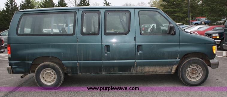 image for item 5100 1996 Ford Club Wagon E150 van