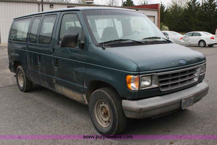 image for item 5100 1996 Ford Club Wagon E150 van