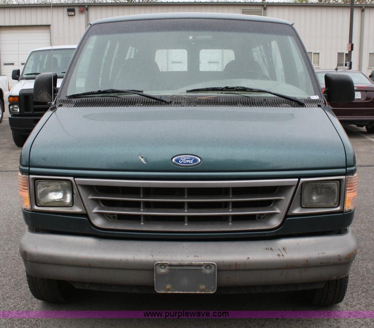 image for item 5100 1996 Ford Club Wagon E150 van