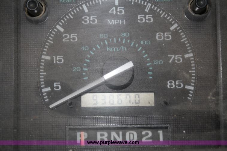 image for item 5100 1996 Ford Club Wagon E150 van