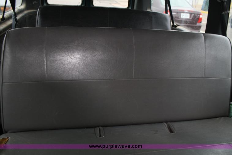 image for item 5100 1996 Ford Club Wagon E150 van