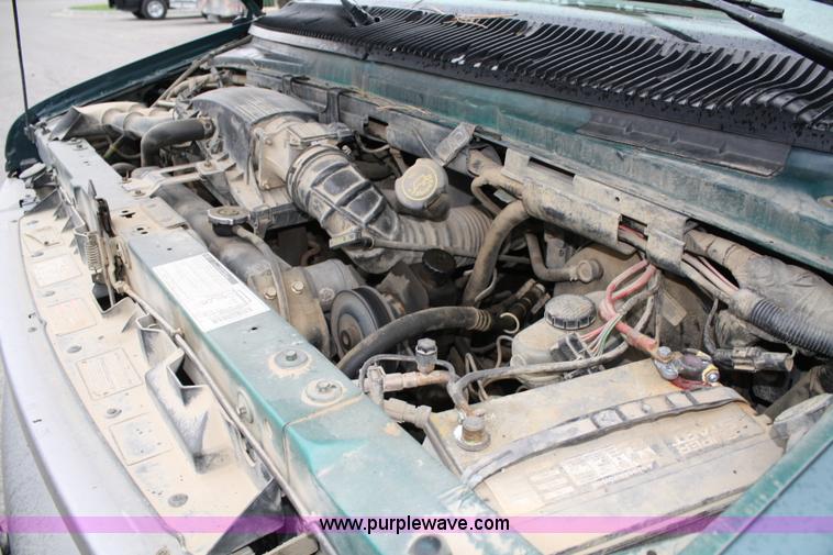 image for item 5100 1996 Ford Club Wagon E150 van