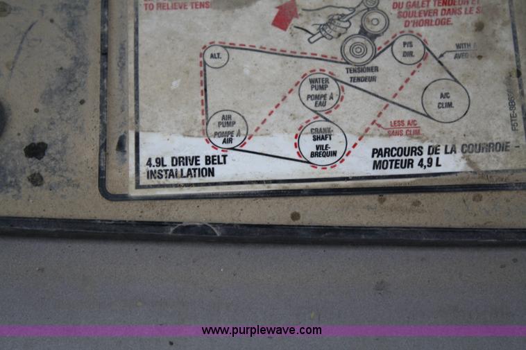 image for item 5100 1996 Ford Club Wagon E150 van