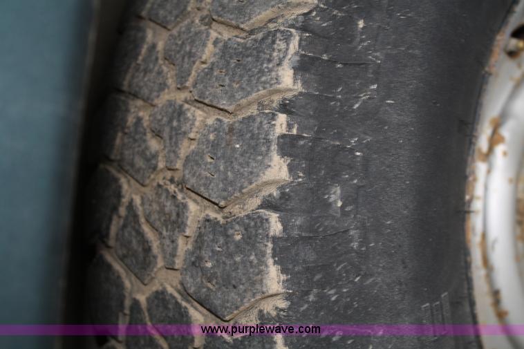 image for item 5100 1996 Ford Club Wagon E150 van