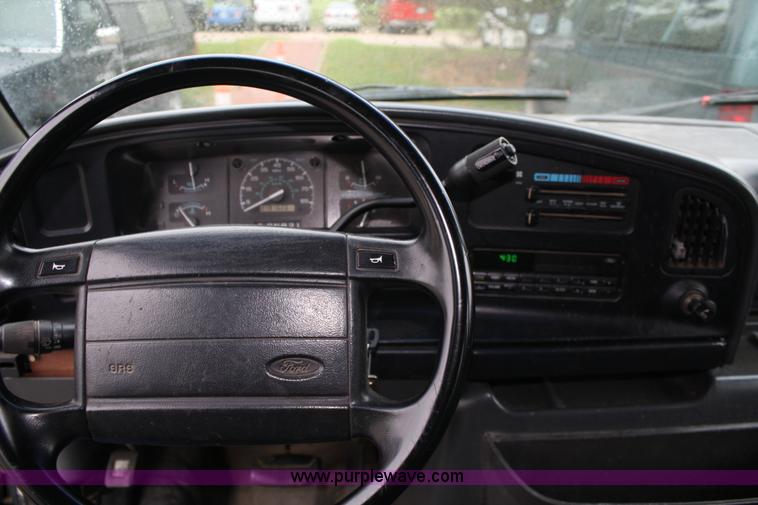 image for item 5101 1996 Ford Club Wagon E150 van