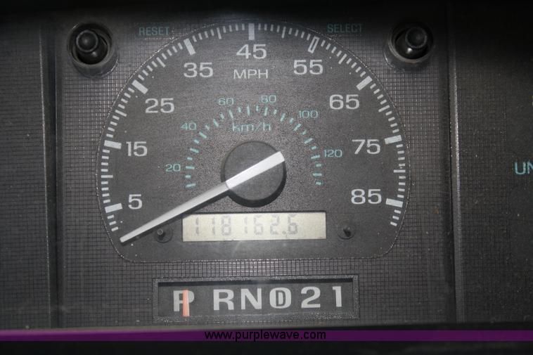 image for item 5101 1996 Ford Club Wagon E150 van