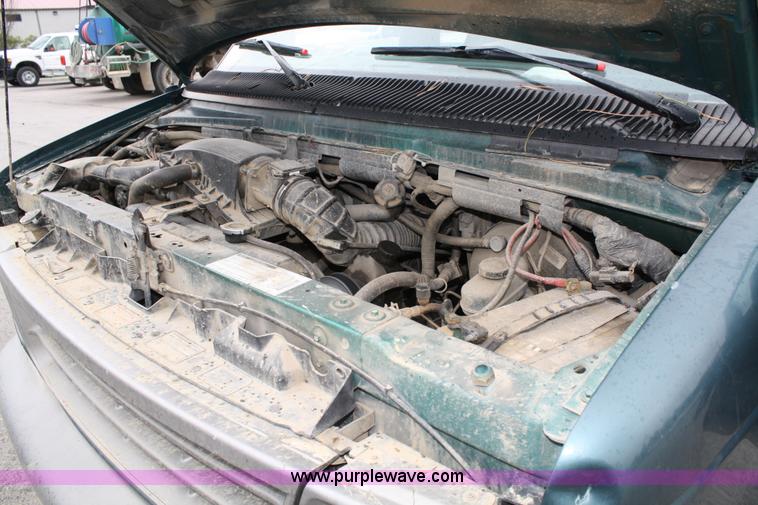 image for item 5101 1996 Ford Club Wagon E150 van