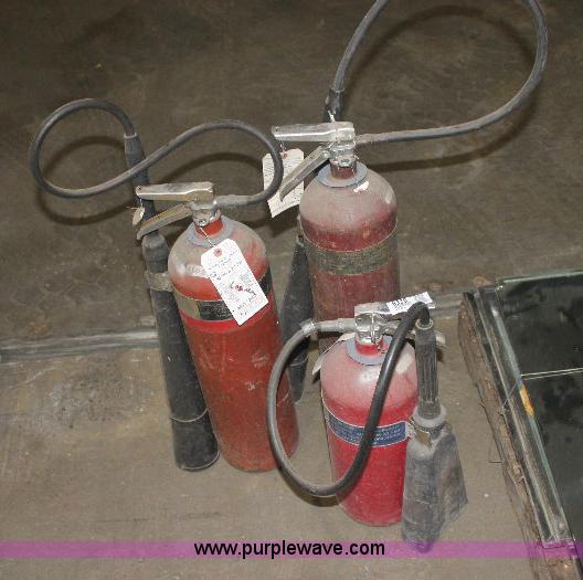 (3) CO2 fire extinguishers in Valley Center, KS Item 6338 sold