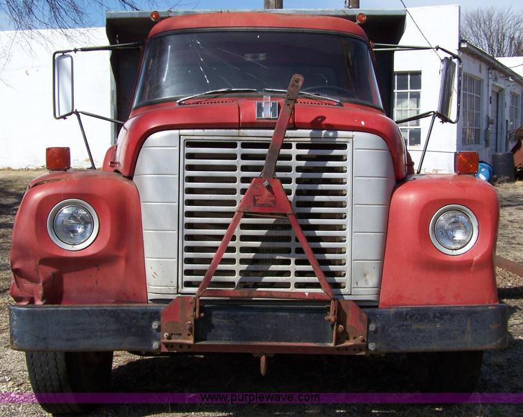 image for item 7334 1970 International Lonestar 1700 dump truck